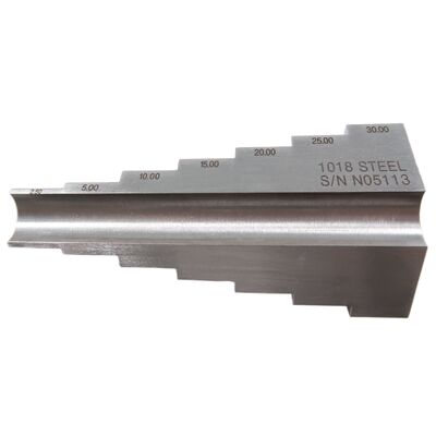 Bloc d'étalonnage à 7 gradins pour tubes en acier 1018 avec épaisseurs de 2,5-5-10-15-20-25-30 mm pour contrôle par ultrasons